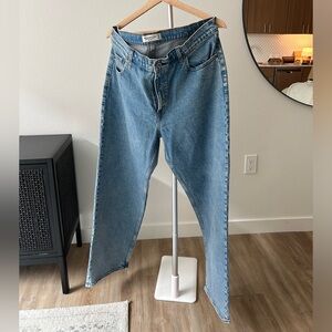 Abercrombie 90’s Relaxed Jean High Rise